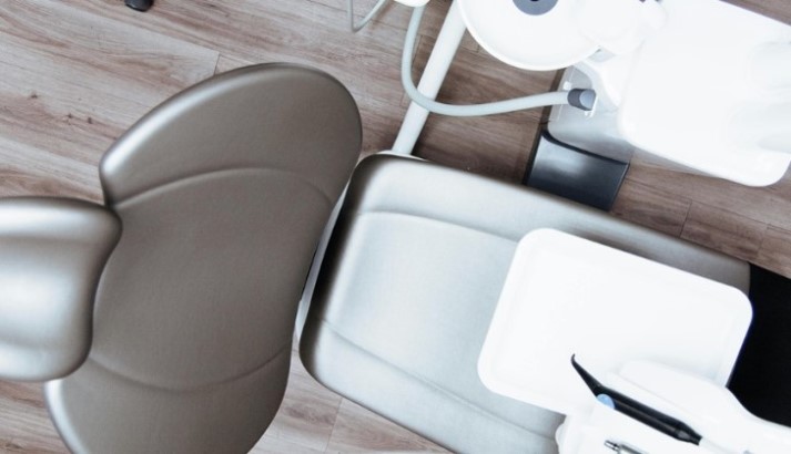 Исправьте дефекты зубов с помощью реставрации композитными материалами